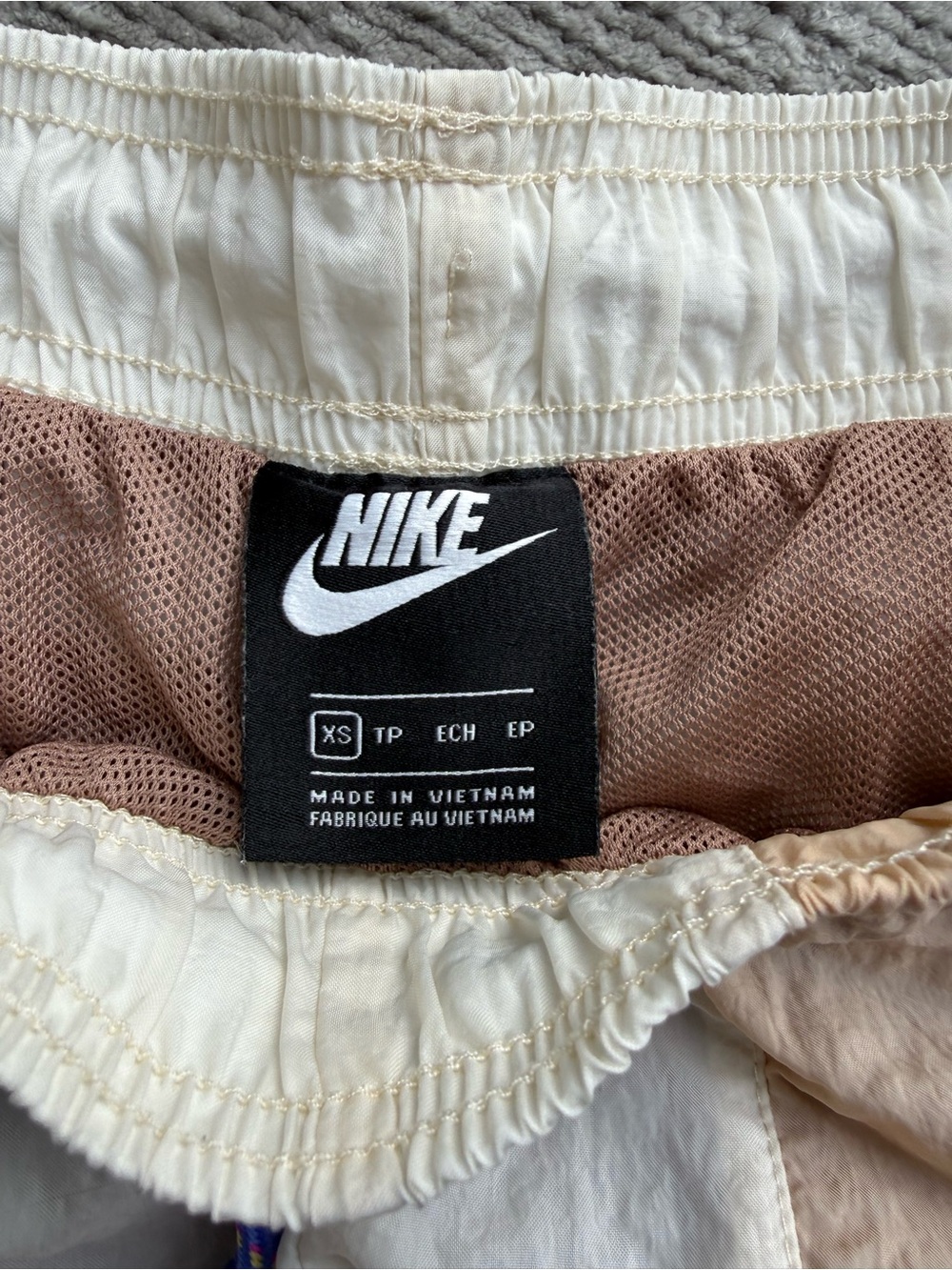 Nike Women’s Sportswear Icon Clash Shorts Ivory/Brown Size XS - Picture 7 of 9